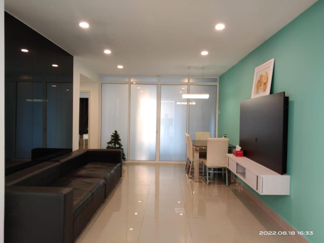 Topsuites At Ion-delemen
